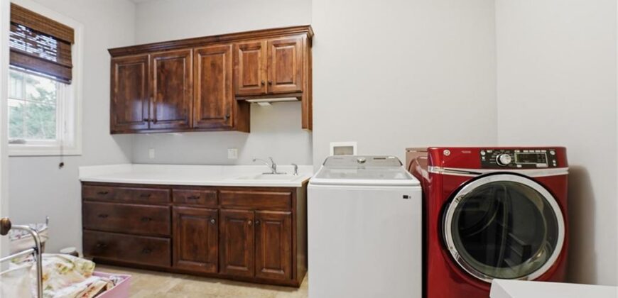 7060 N National Drive, Parkville, MO 64152