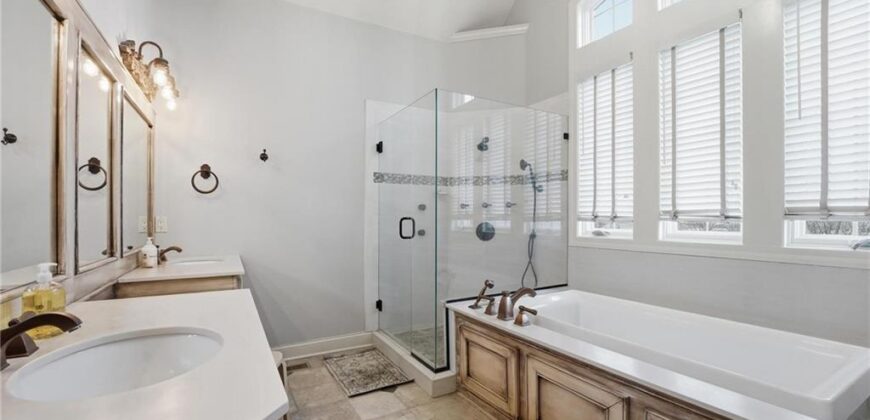 7060 N National Drive, Parkville, MO 64152