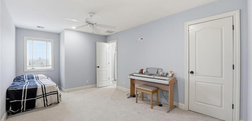 7060 N National Drive, Parkville, MO 64152