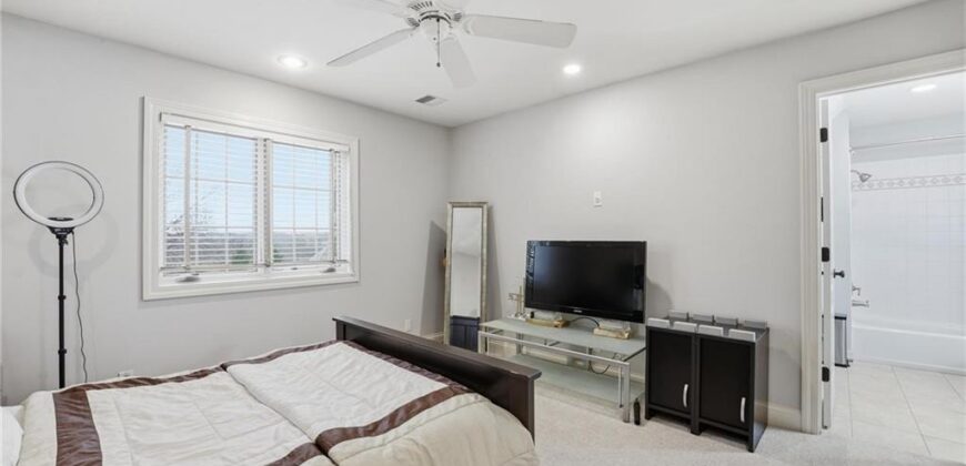 7060 N National Drive, Parkville, MO 64152