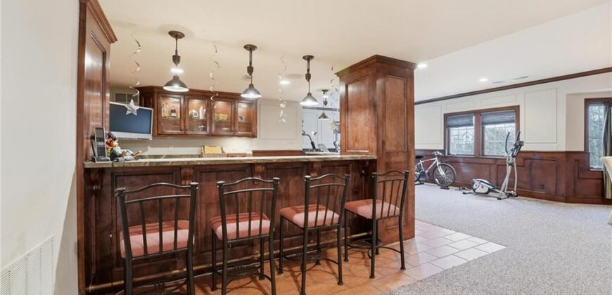 7060 N National Drive, Parkville, MO 64152