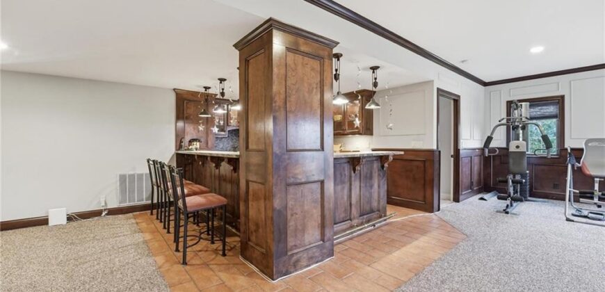 7060 N National Drive, Parkville, MO 64152