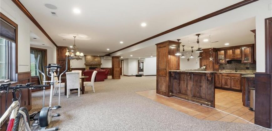 7060 N National Drive, Parkville, MO 64152