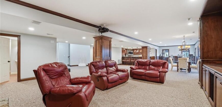 7060 N National Drive, Parkville, MO 64152
