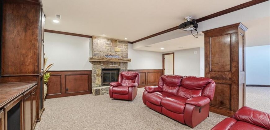 7060 N National Drive, Parkville, MO 64152