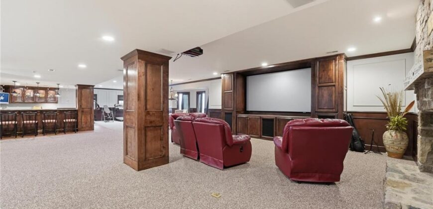 7060 N National Drive, Parkville, MO 64152