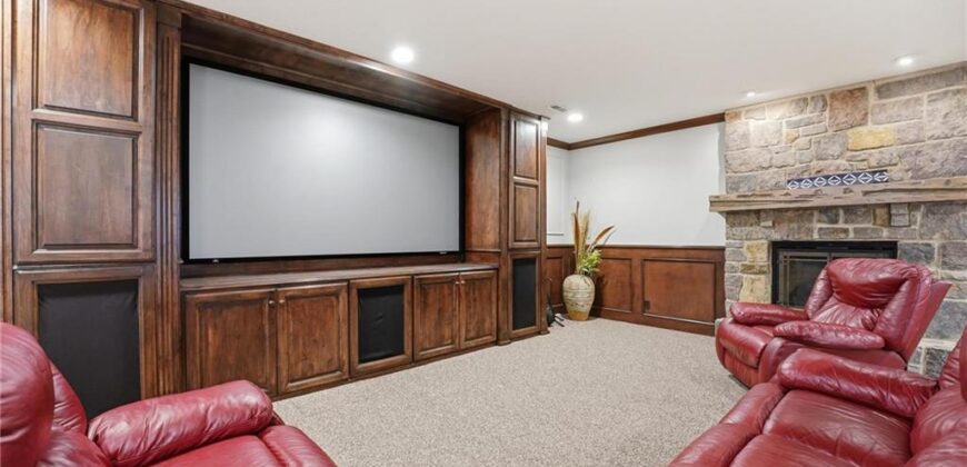 7060 N National Drive, Parkville, MO 64152