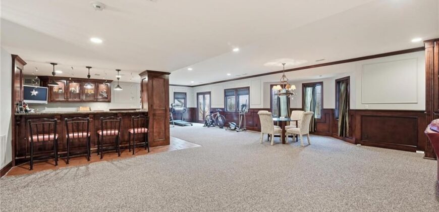 7060 N National Drive, Parkville, MO 64152