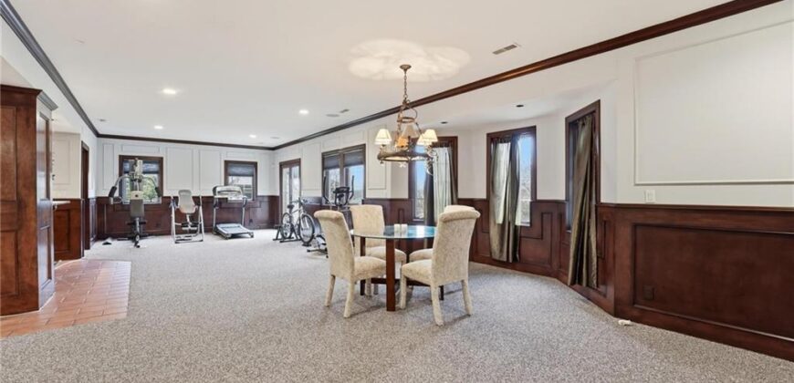 7060 N National Drive, Parkville, MO 64152