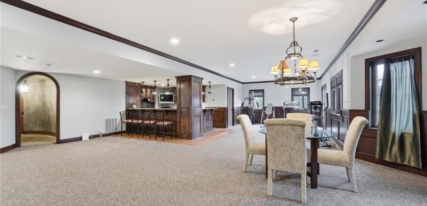 7060 N National Drive, Parkville, MO 64152