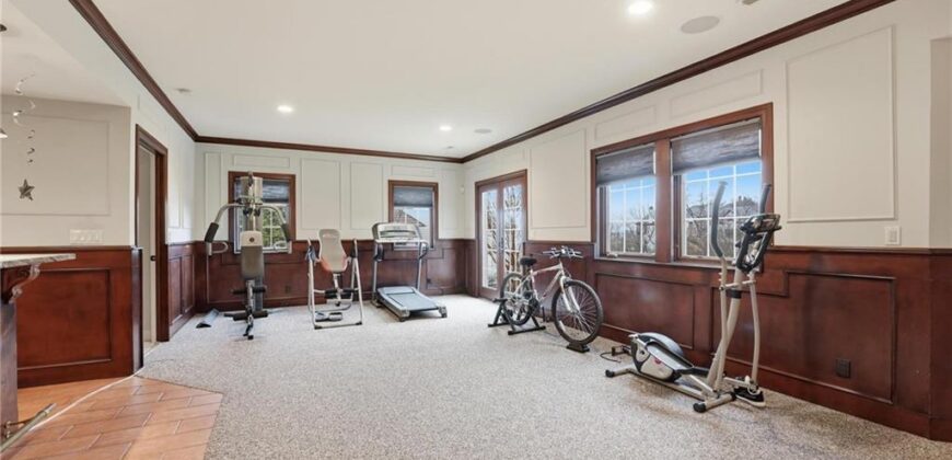 7060 N National Drive, Parkville, MO 64152