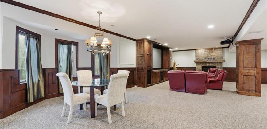 7060 N National Drive, Parkville, MO 64152