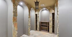 7060 N National Drive, Parkville, MO 64152
