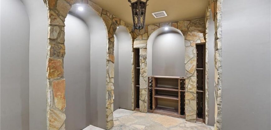 7060 N National Drive, Parkville, MO 64152