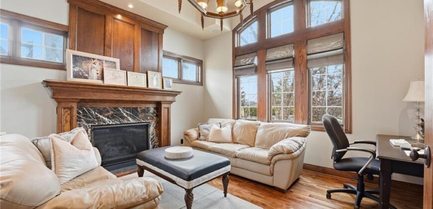 7060 N National Drive, Parkville, MO 64152