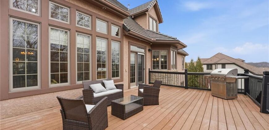 7060 N National Drive, Parkville, MO 64152