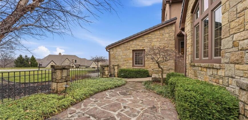 7060 N National Drive, Parkville, MO 64152