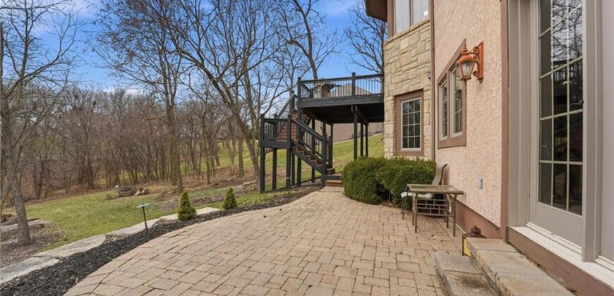 7060 N National Drive, Parkville, MO 64152