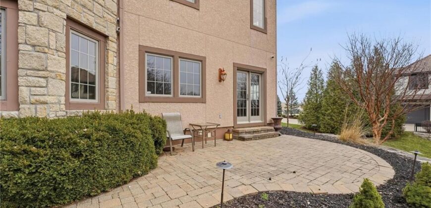 7060 N National Drive, Parkville, MO 64152