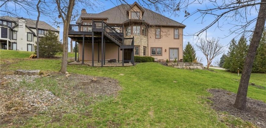 7060 N National Drive, Parkville, MO 64152