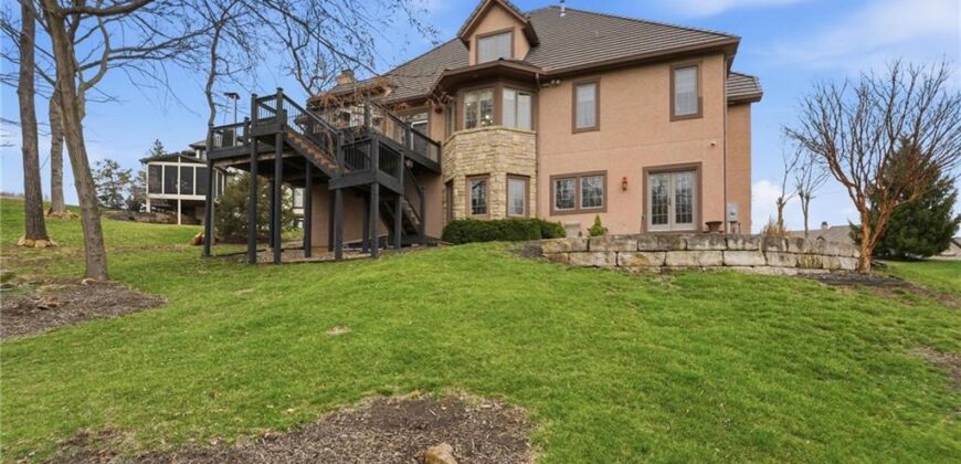 7060 N National Drive, Parkville, MO 64152