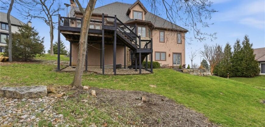 7060 N National Drive, Parkville, MO 64152