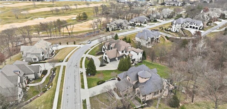 7060 N National Drive, Parkville, MO 64152