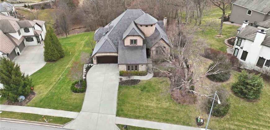 7060 N National Drive, Parkville, MO 64152