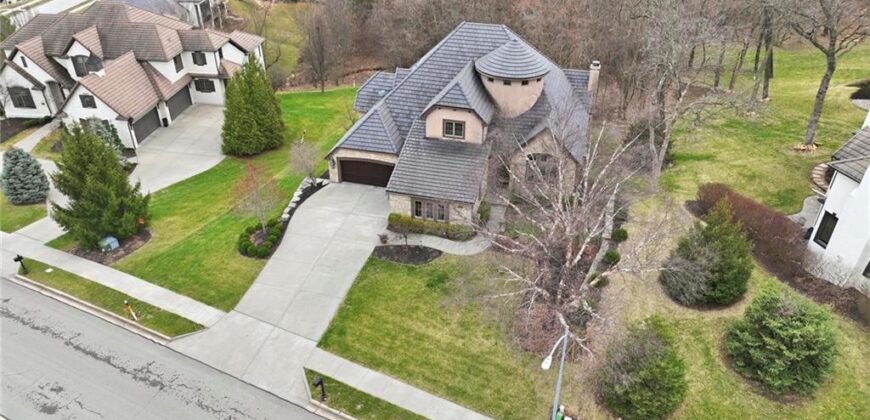 7060 N National Drive, Parkville, MO 64152