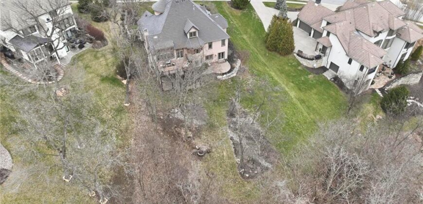 7060 N National Drive, Parkville, MO 64152