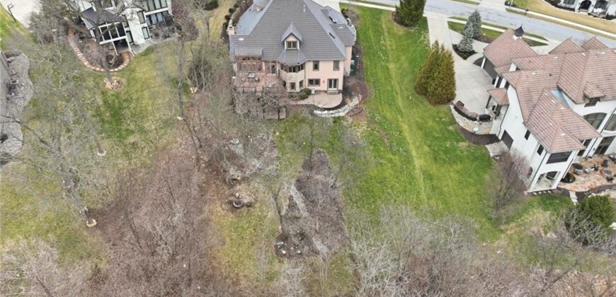 7060 N National Drive, Parkville, MO 64152