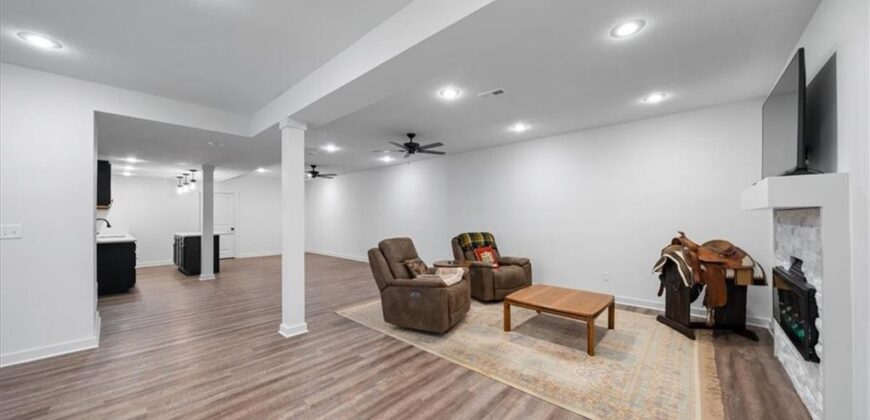 10715 N Fisk Avenue, Kansas City, MO 64154