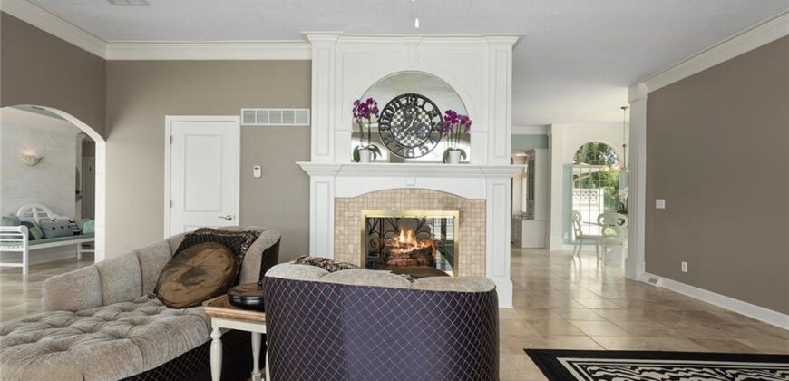 223 NW North Shore Drive, Lake Waukomis, MO 64151