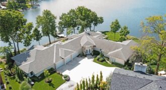223 NW North Shore Drive, Lake Waukomis, MO 64151
