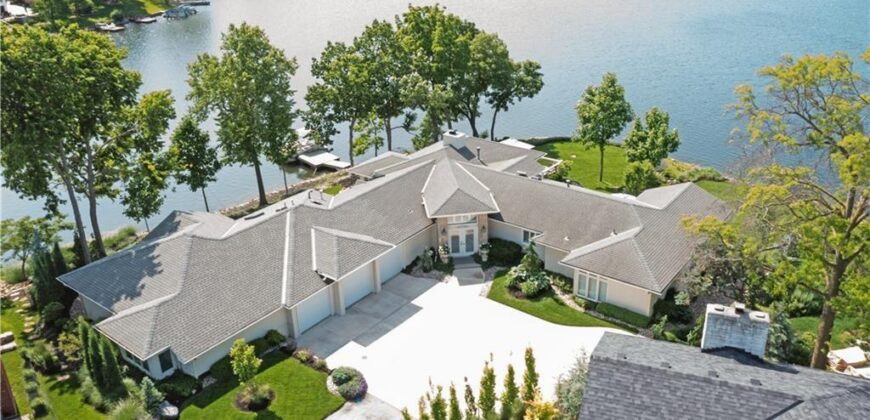 223 NW North Shore Drive, Lake Waukomis, MO 64151