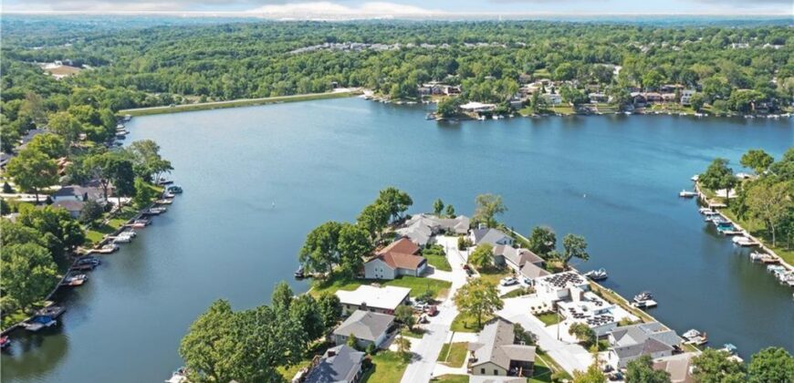 223 NW North Shore Drive, Lake Waukomis, MO 64151