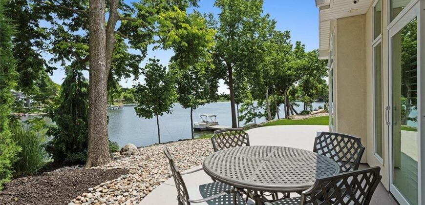 223 NW North Shore Drive, Lake Waukomis, MO 64151