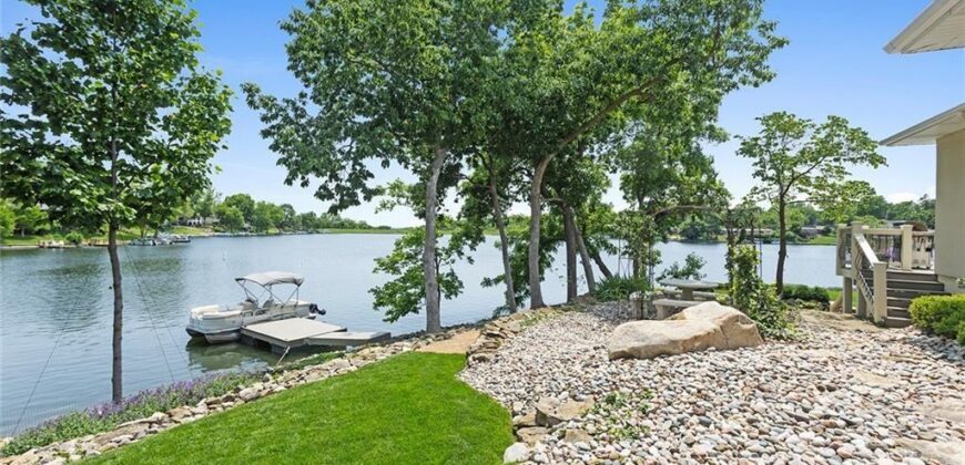 223 NW North Shore Drive, Lake Waukomis, MO 64151