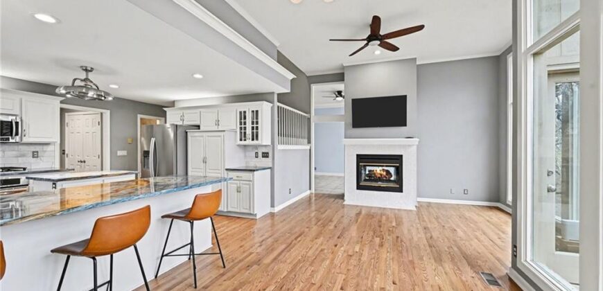 5529 Sleepy Hollow Drive, Parkville, MO 64152