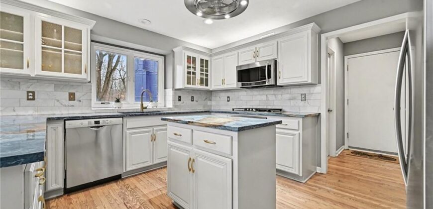 5529 Sleepy Hollow Drive, Parkville, MO 64152