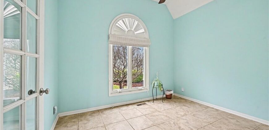 5529 Sleepy Hollow Drive, Parkville, MO 64152