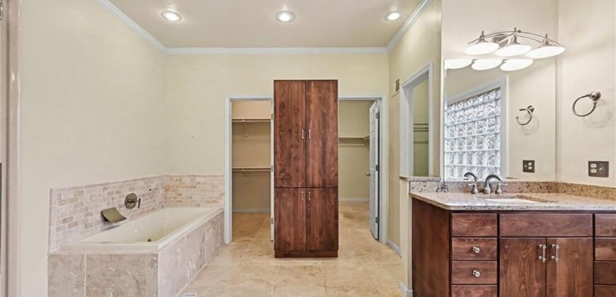 5529 Sleepy Hollow Drive, Parkville, MO 64152