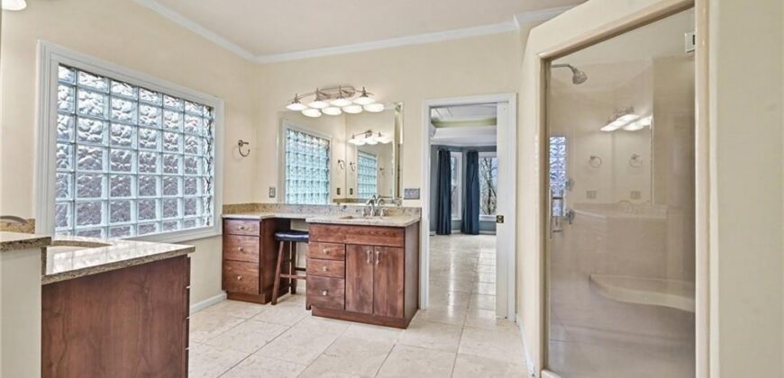 5529 Sleepy Hollow Drive, Parkville, MO 64152