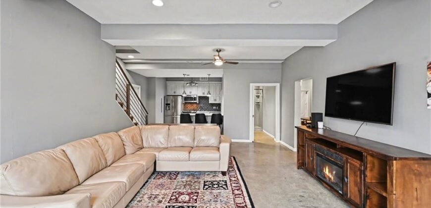 5529 Sleepy Hollow Drive, Parkville, MO 64152