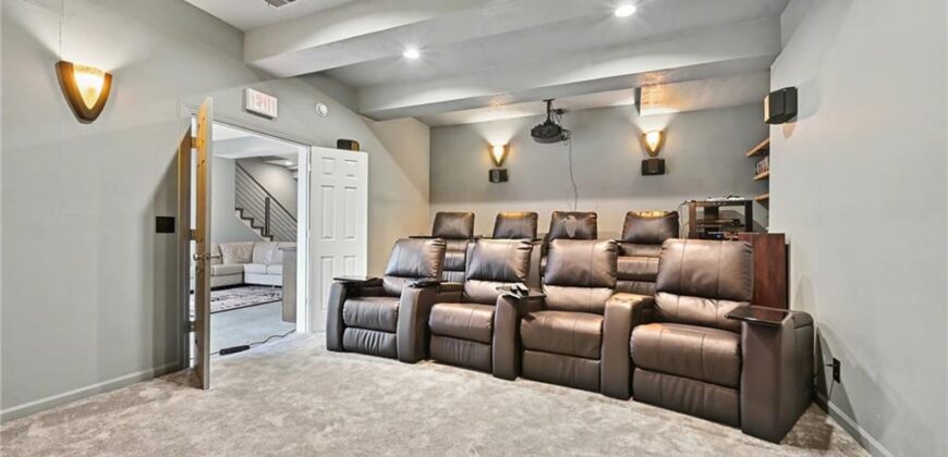 5529 Sleepy Hollow Drive, Parkville, MO 64152