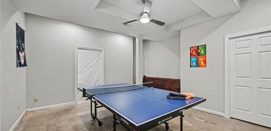 5529 Sleepy Hollow Drive, Parkville, MO 64152