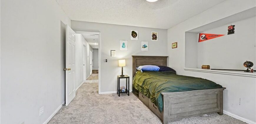 5529 Sleepy Hollow Drive, Parkville, MO 64152
