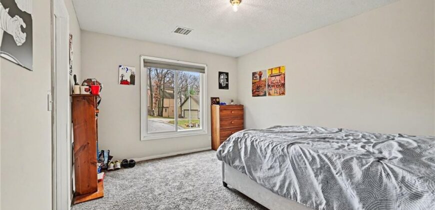 5529 Sleepy Hollow Drive, Parkville, MO 64152