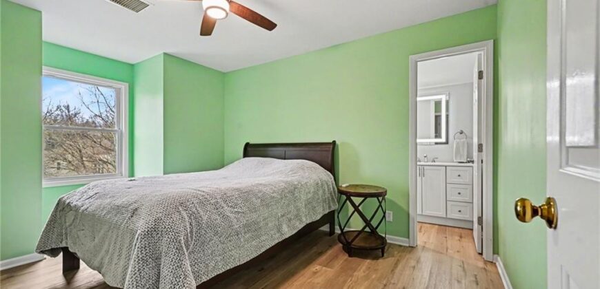 5529 Sleepy Hollow Drive, Parkville, MO 64152