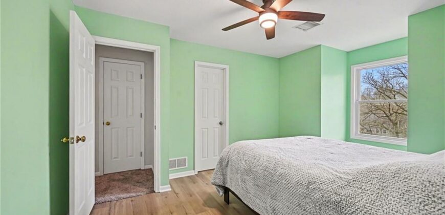 5529 Sleepy Hollow Drive, Parkville, MO 64152